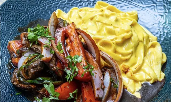 Menú peruano para 2 o 4 personas con bebidas y postres