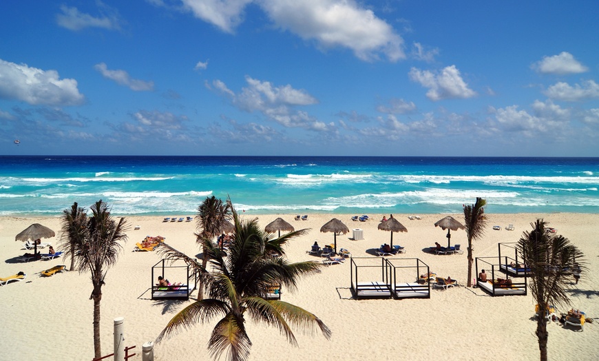 Grand Oasis Cancún Stay with Airfare from Vacation Express in - Cancun ...