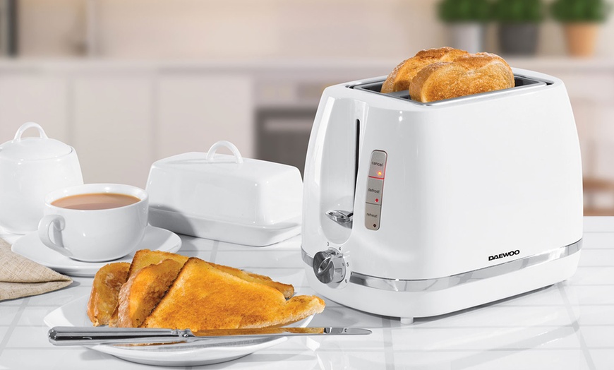 Image 3: Daewoo Kettle and Toaster Set