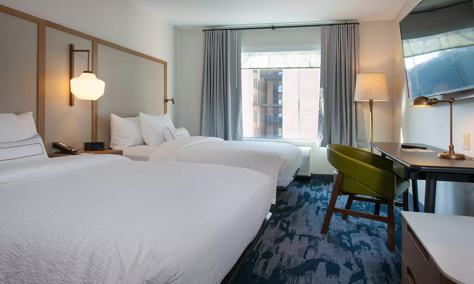 Downtown Pittsburgh Stay – Pet-Friendly & Modern Comfort