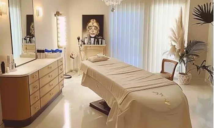 60 Min. manuelle Tiefenreinigung od. 120 Min. Luxus-Gesichtsbehandlung