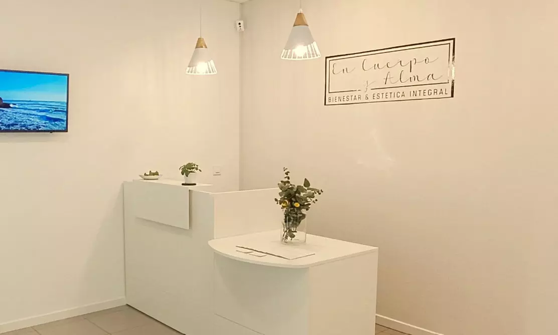 Tratamiento reductor con Lipolaser con opción a masaje drenante en En cuerpo y Alma Bienestar y estética Integral