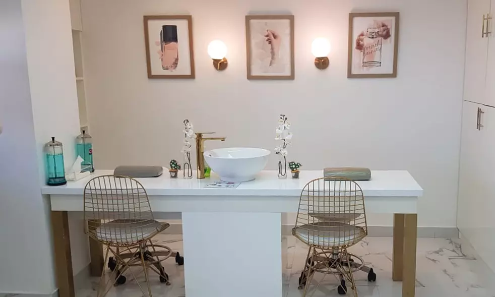 Wash, trim and Blow-Dry