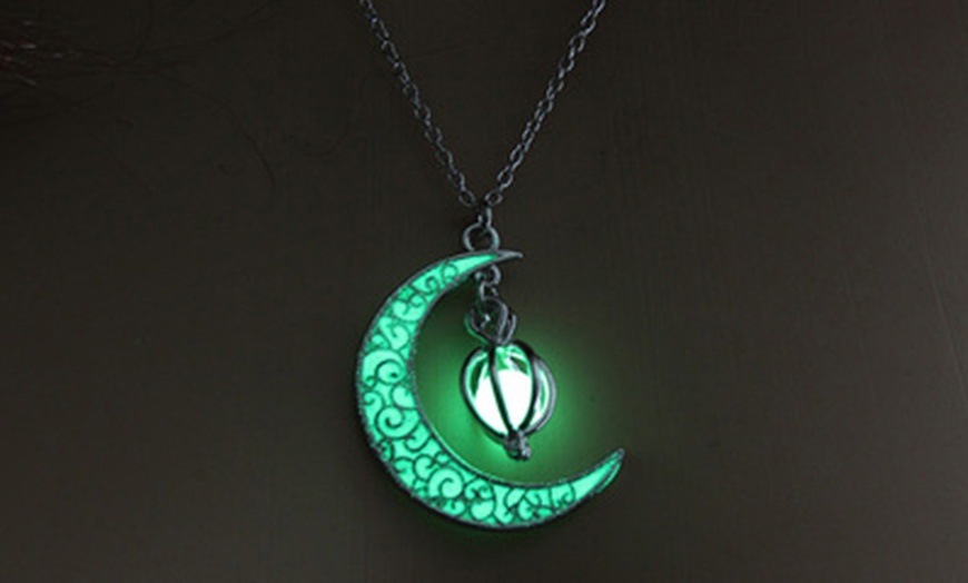 Image 5: Moon Luminous Necklace