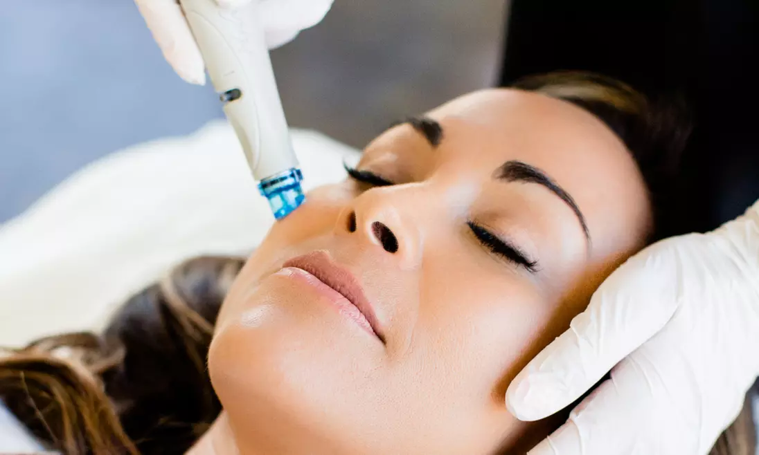 Hydrogen-Gesichtsbehandlung