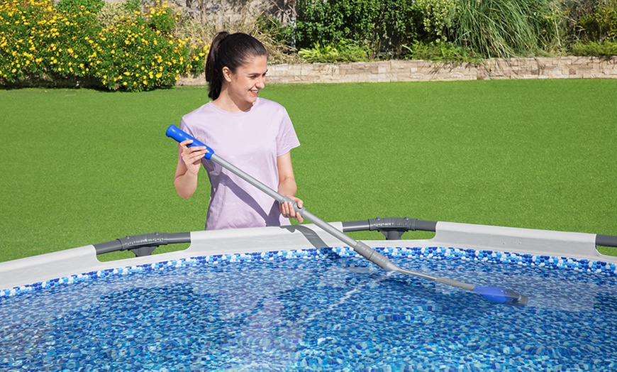 Image 5: Bestway Flowclear AquaTech Battery-Operated Pool Vacuum Cleaner