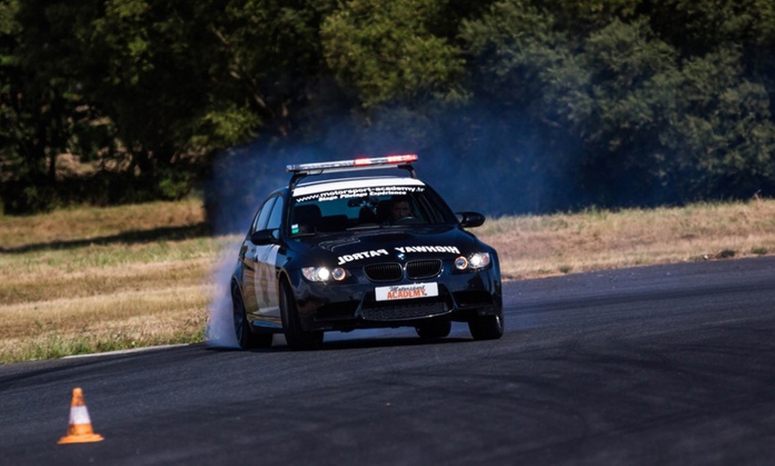 Image 1: Baptême de drift de BMW M3 V8 avec Motorsport Academy Le Mans