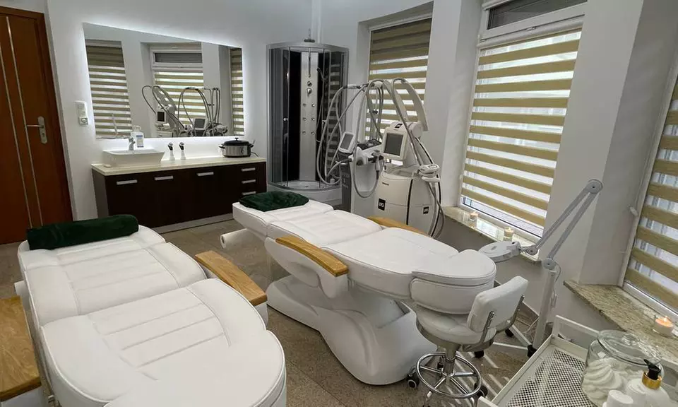 Wybrany 60-minutowy masaż w Aurora Clinic&Spa