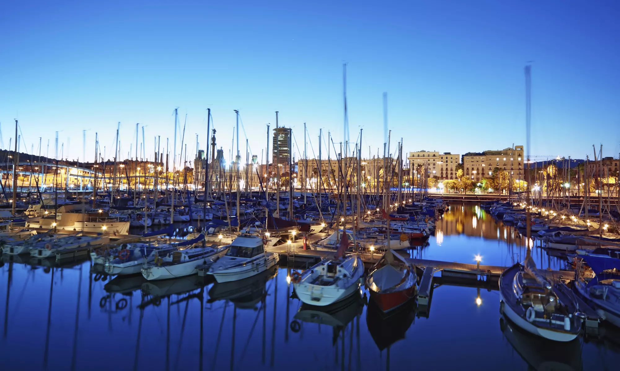 ✈ Kurztrip für Zwei in Spanien mit Flug nach Barcelona und 2 Übernachtungen mit Frühstück in einem zentralen 4* Hotel - Second Medium