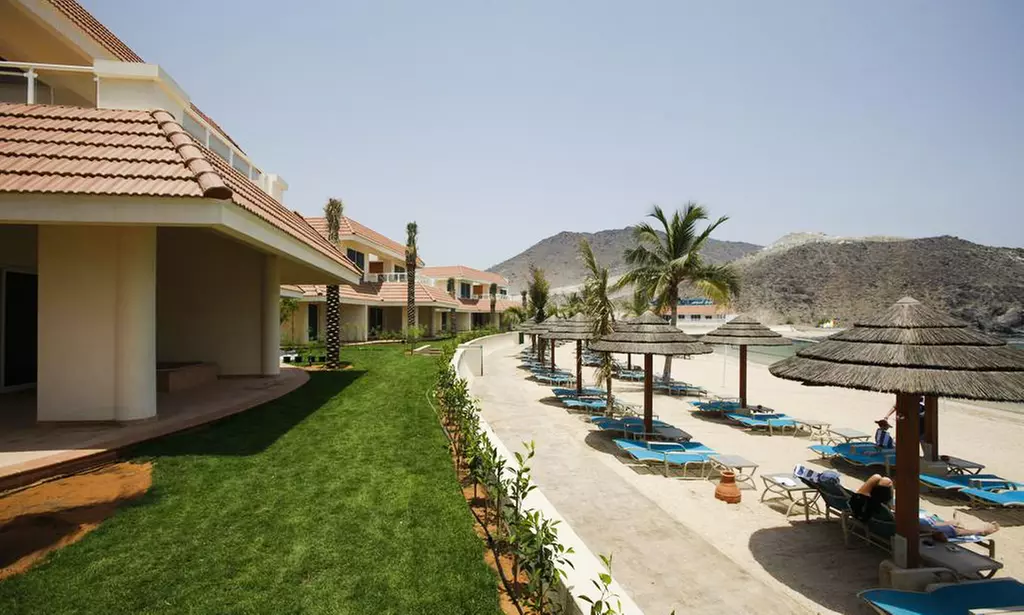 Khor Fakkan: One-Night 4* Stay with Breakfast and Optional Dinner