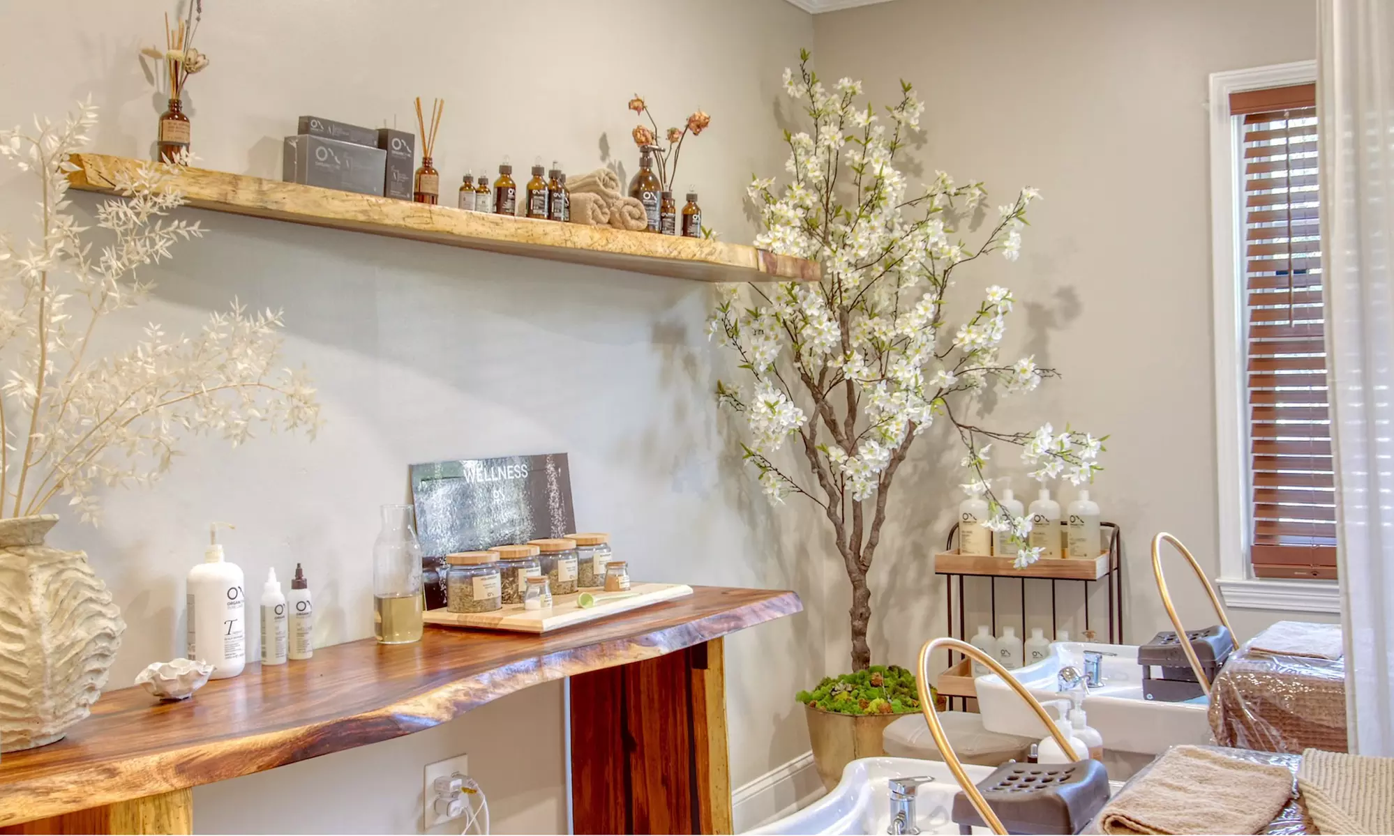 Up to 30% Off on Salon - Scalp Care at UNIQUE STUDIO ROSS