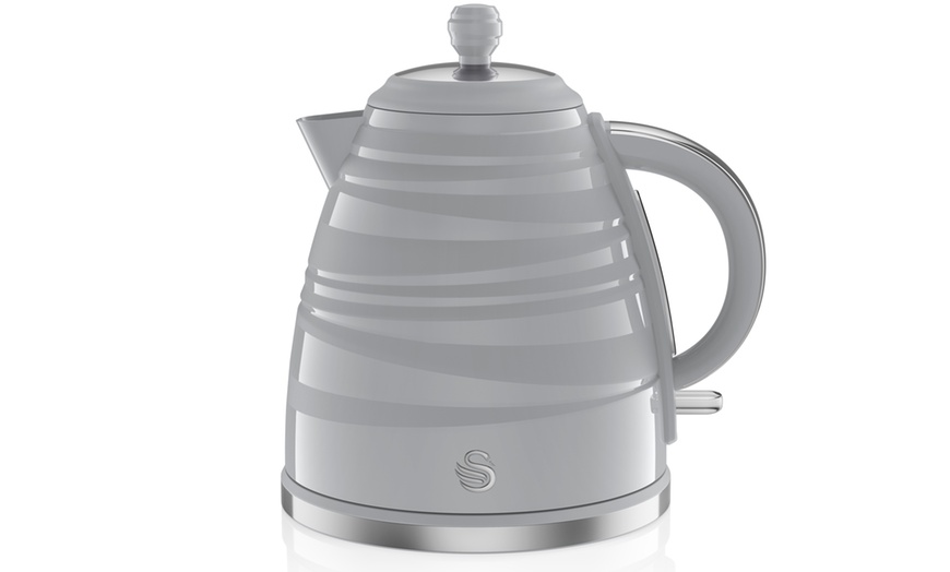 Image 17: Swan Kettle and Toaster Set