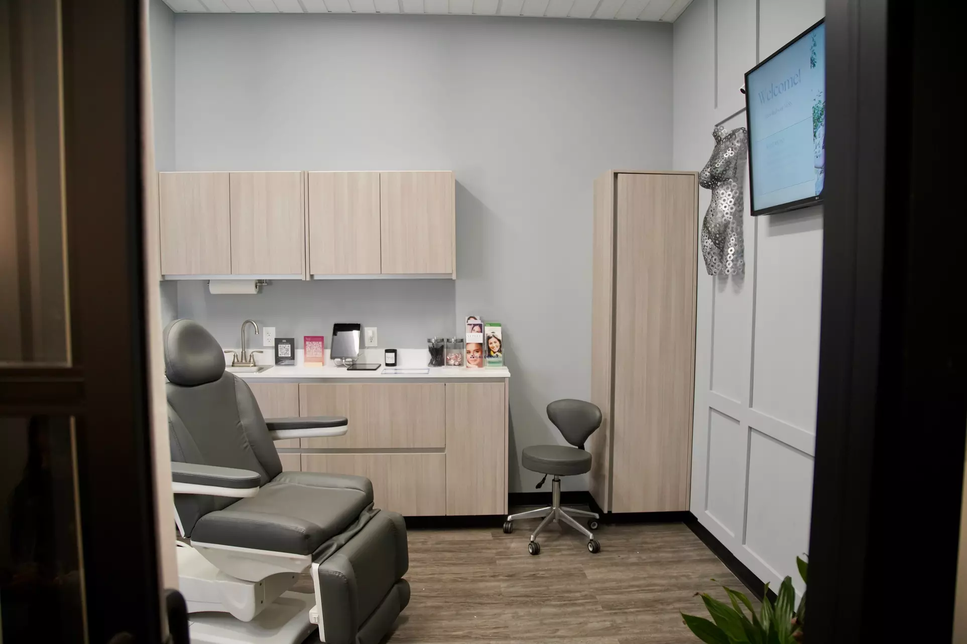 Discover Ness Botox Bar's Xeomin and Botox Options, offering up to 48% off across Staten Island and Paramus locations - Second Medium