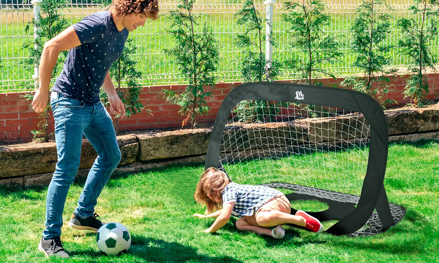 Juego de 2 porterías de fútbol  fijas o desplegables, de Wowsy - Primary Image