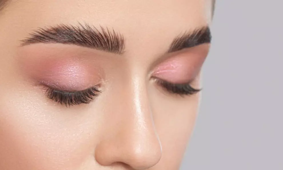 Rehaussement de cils, extensions et browlift à l'Institut Naturelle