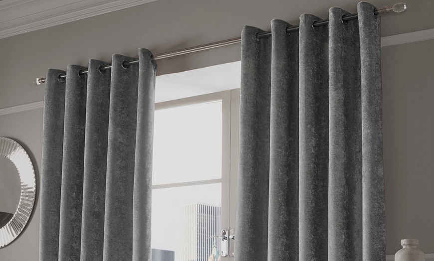 Image 2: Crushed Velvet Lined Curtains