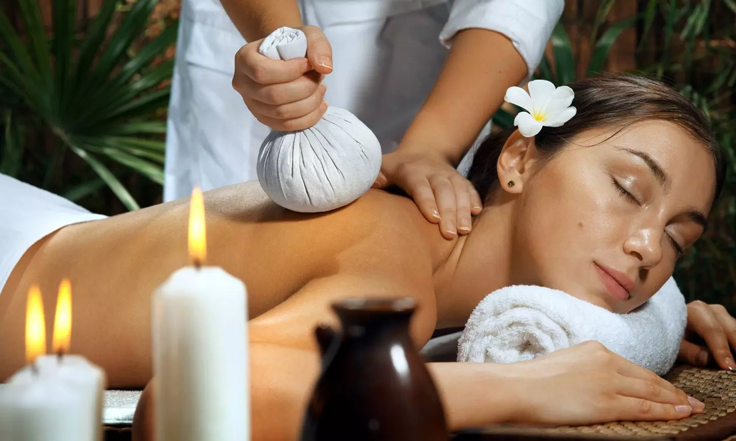 Modelage visage et/ou modelage corps pochons chauds ou corporel d'1 heure à l'institut à Deux Mains - Primary Image