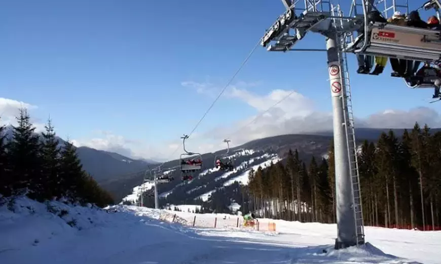 Relaks w sercu gór: karnety na stok narciarski na Słowacji