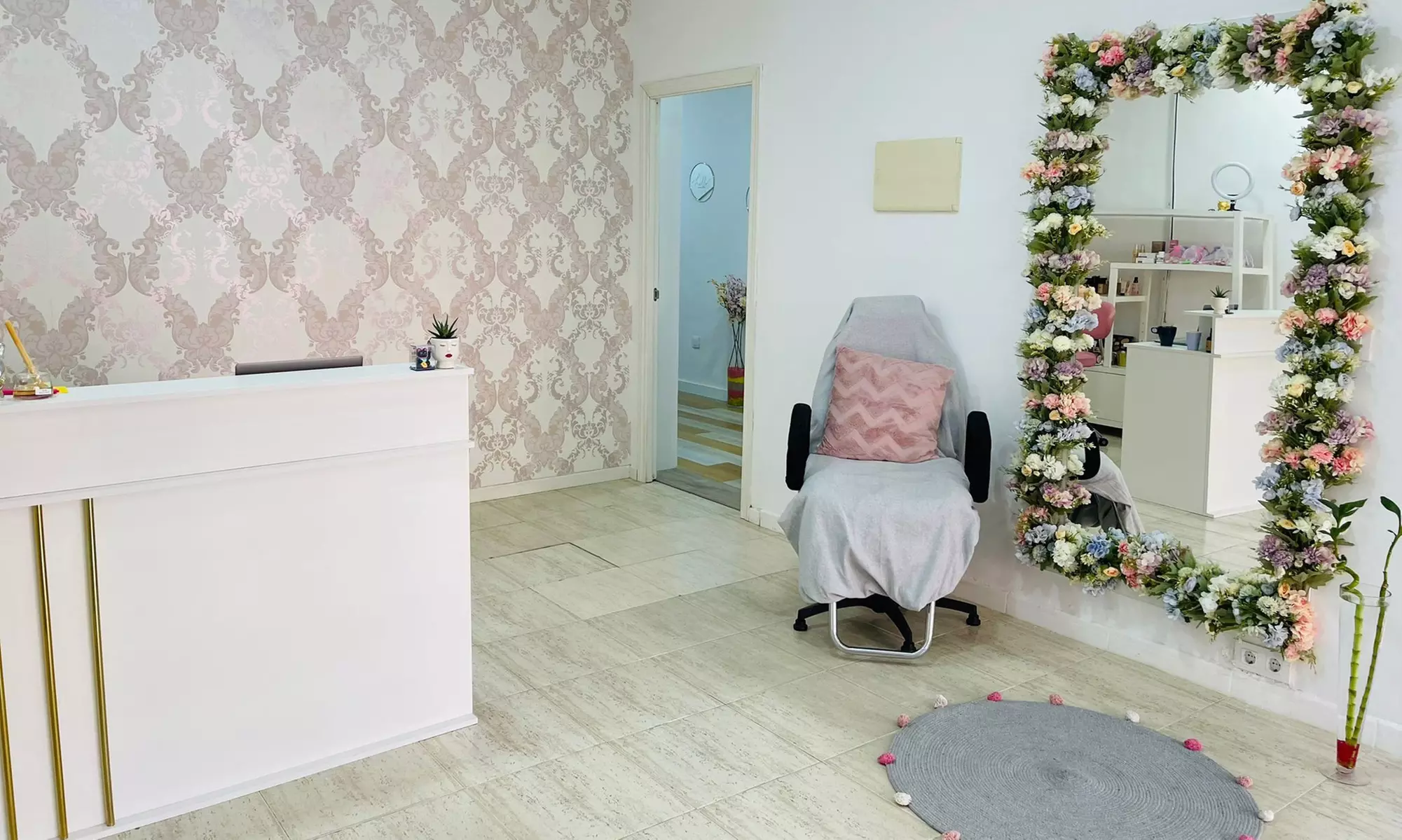 Belleza de pestañas y opción a cejas en Krmona Academy