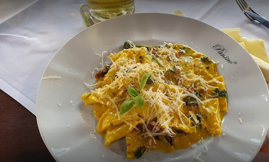 Image 1: Italienisches 3-Gänge-Menü mit Pizza oder Pasta für 2 oder 4 Personen