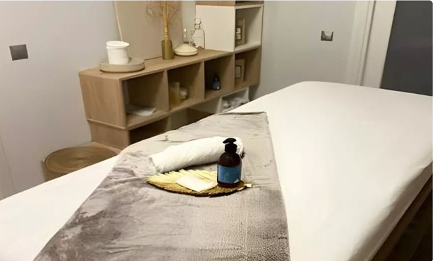 Image 3: Masaje drenante reductor, reflexología y lifting facial o presoterapia