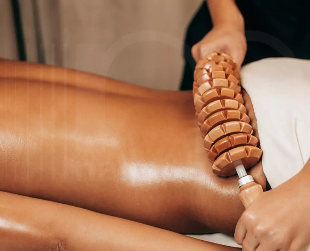 Experimenta maderoterapia con tratamiento lipolítico y masaje drenante
