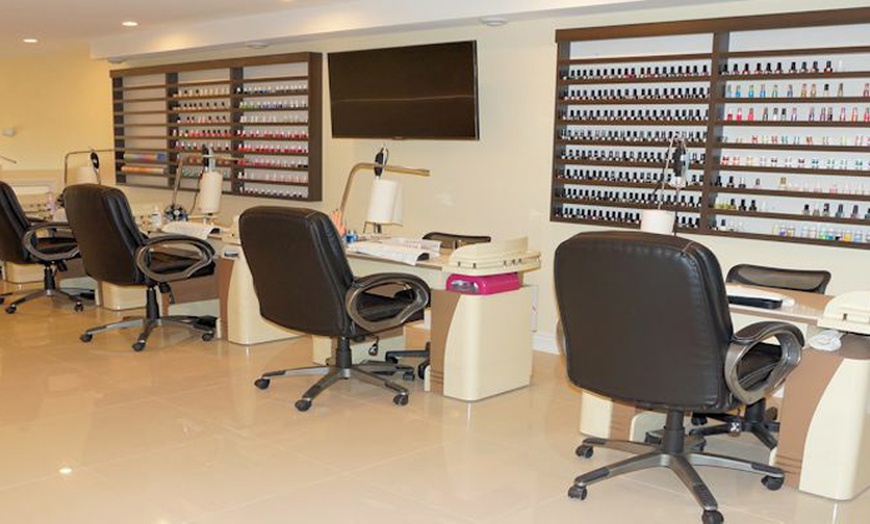 Image 3: Mani-Pedi, Refill or Nail Application