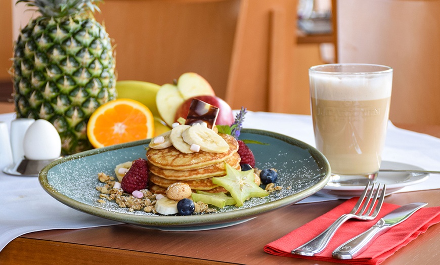 Image 5: Frühstücks-Buffet inkl. Kaffee, Wasser & Saft für 1, 2, 4 Personen 