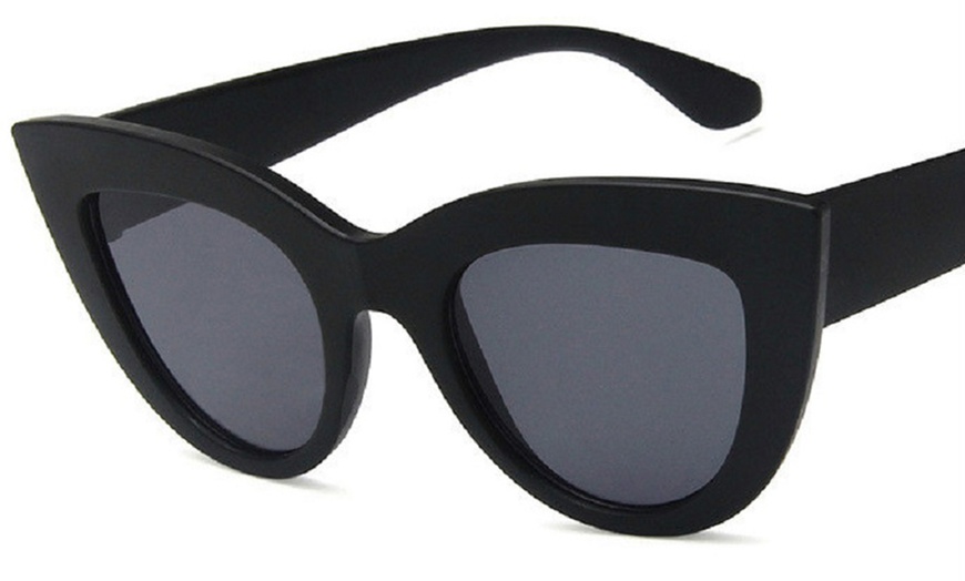 Image 4: Cat Eye Oversized Sunglasses