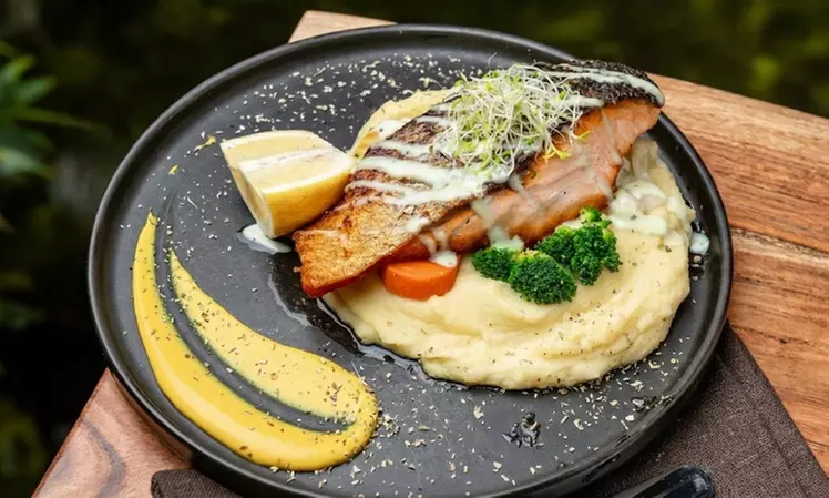 Delightful 3- or 4-Course Dining Experience in the Heart of New York