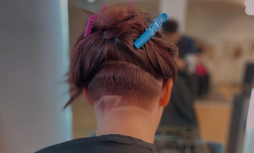 Image 9: Haarschnitt opt. mit Ansatz färben, Koloration, Ombre, Dauerwelle uvm.