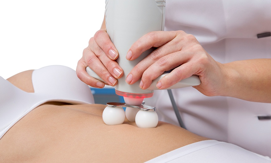 Image 1: Masaje corporal a elegir de 45 o 60 minutos con opción a Rollaction