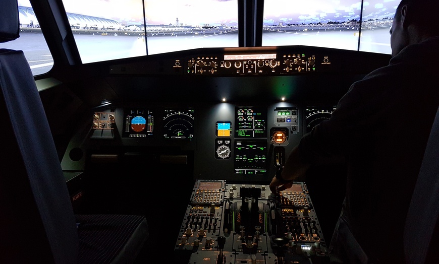 Image 4: A320 Flying Simulator Experience