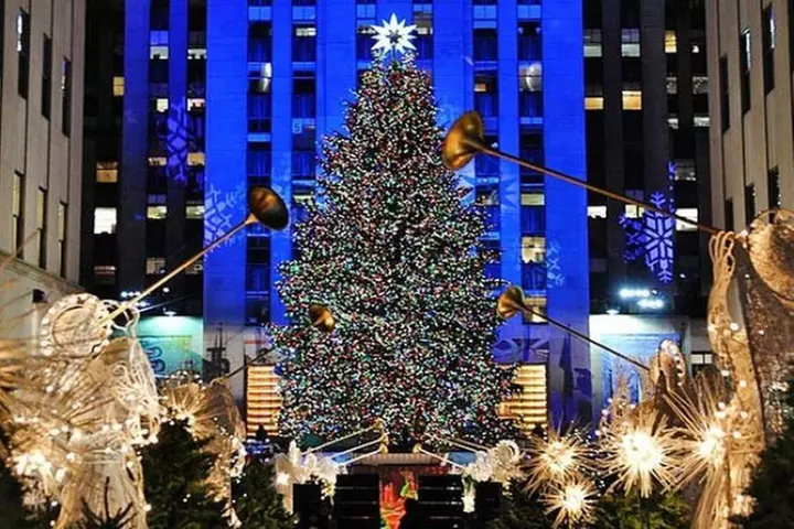 Macy’s Thanksgiving Day Parade Brunch at Marea Or Admission to Tree Lighting Gala (Upto 25% Off) - Primary Image