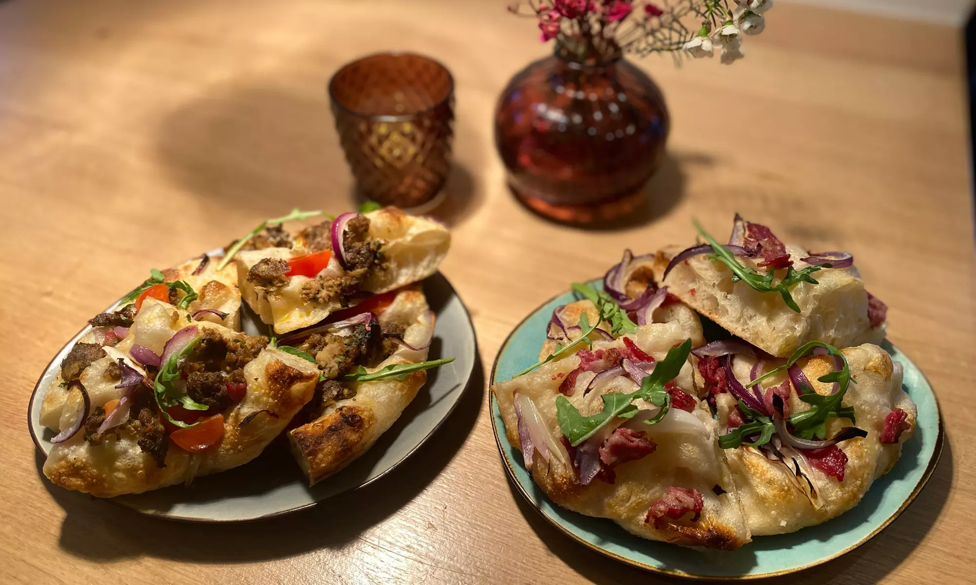 Focaccia oder Pasta nach Wahl inkl. Hauslimo oder Fassbier