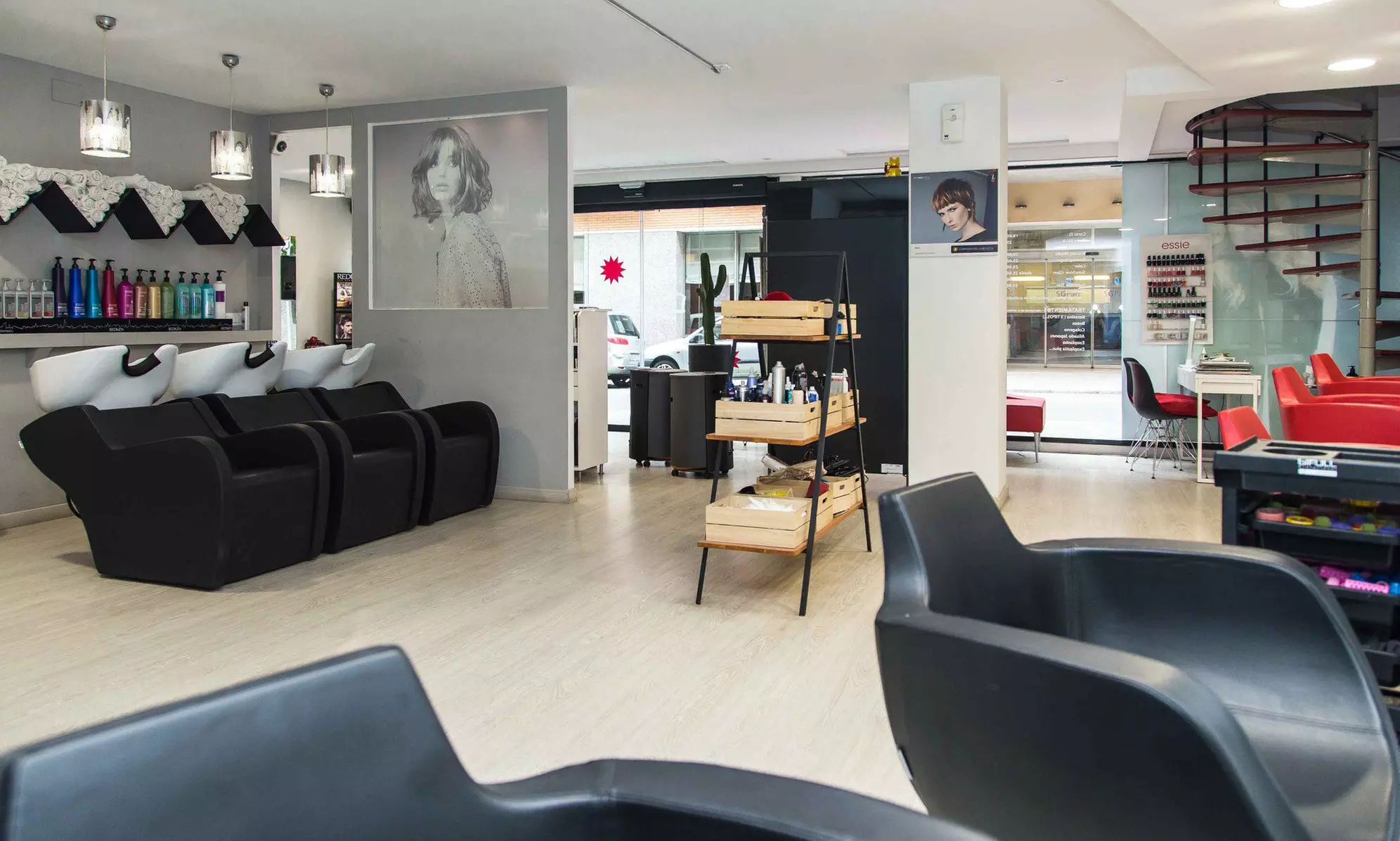 Transforma tu cabello con nuestro exclusivo alisado y corte de puntas