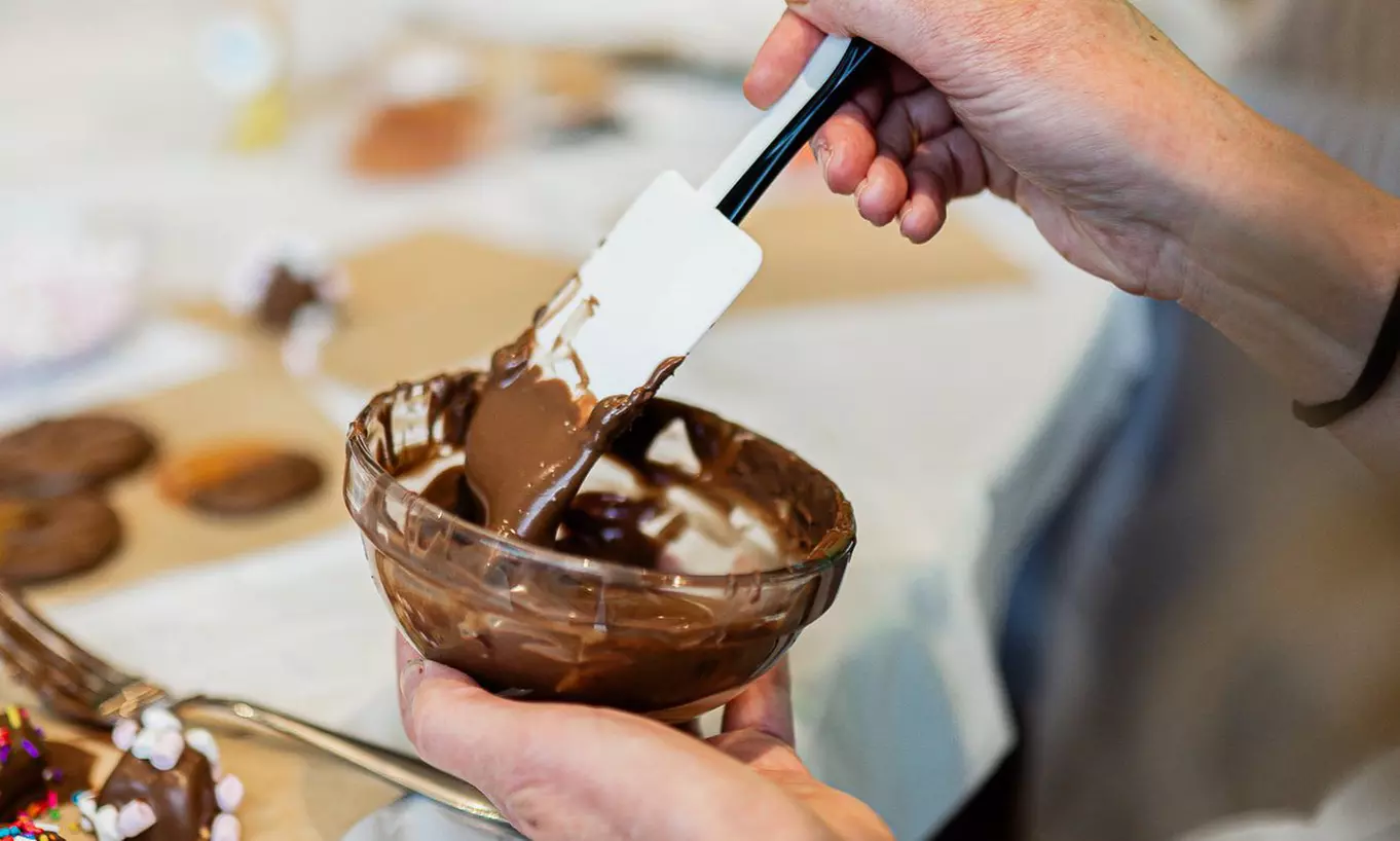 Indulge in Chocolate Truffle Making with Friends - Perfect for Gifts!