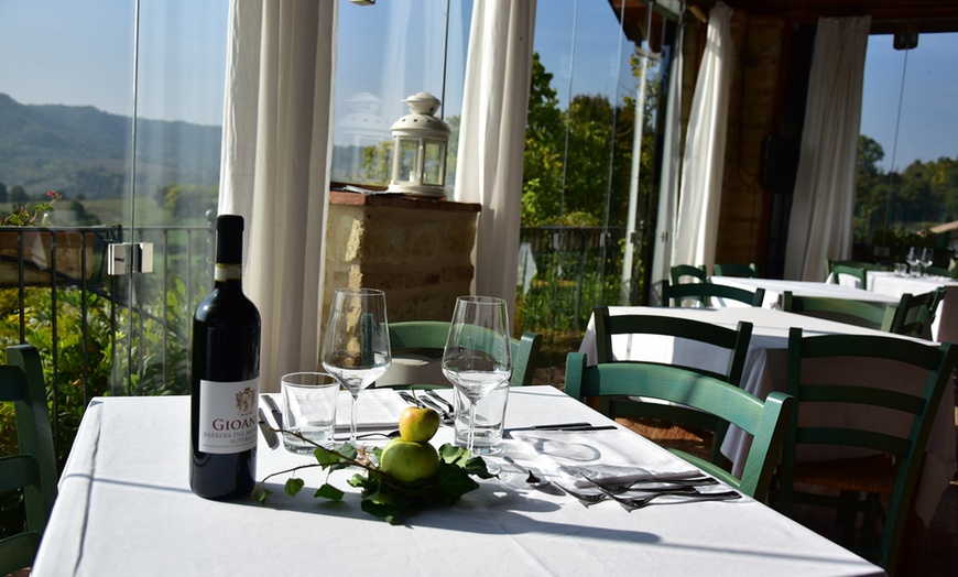 Image 1: Fino al 32% di sconto su Cena di Lusso / Gourmet da Ca San Sebastiano Wine Resorte E Spa