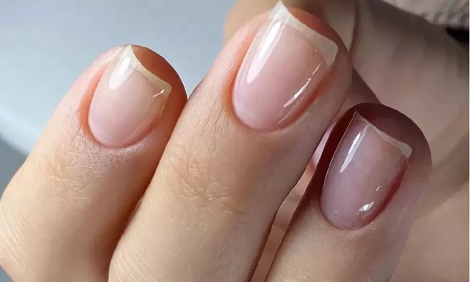 Mani- und / oder Pediküre optional mit Schellack und Fußmassage