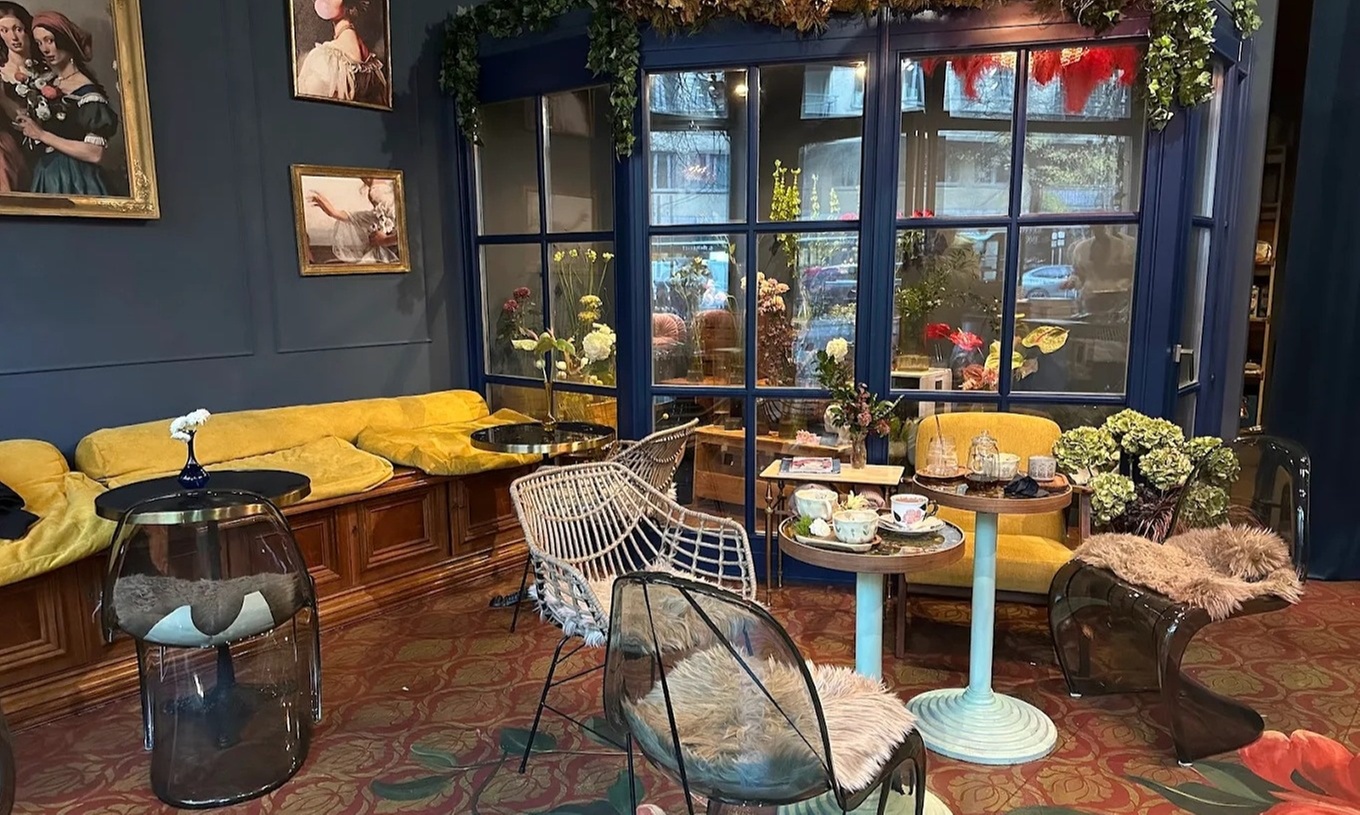 Kaffee und kleiner Blumenstrauß für 1 oder 2 Personen