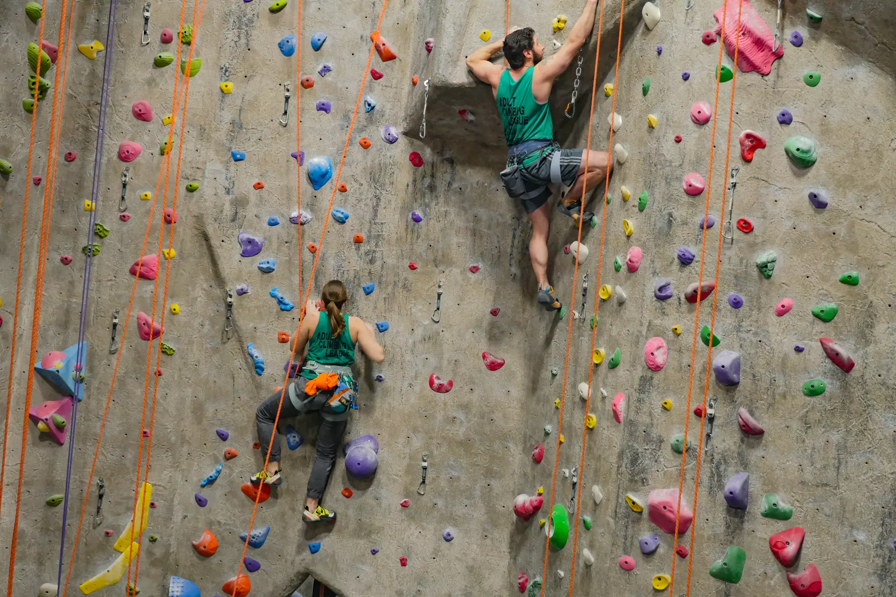 One-Hour: Indoor Climbing for Friends & Families for Up To 2/5 People