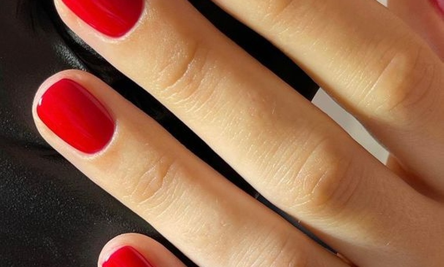 Image 13: Autumn inspiration: Deluxe Gel Polish or BIAB Manicure Awaits You