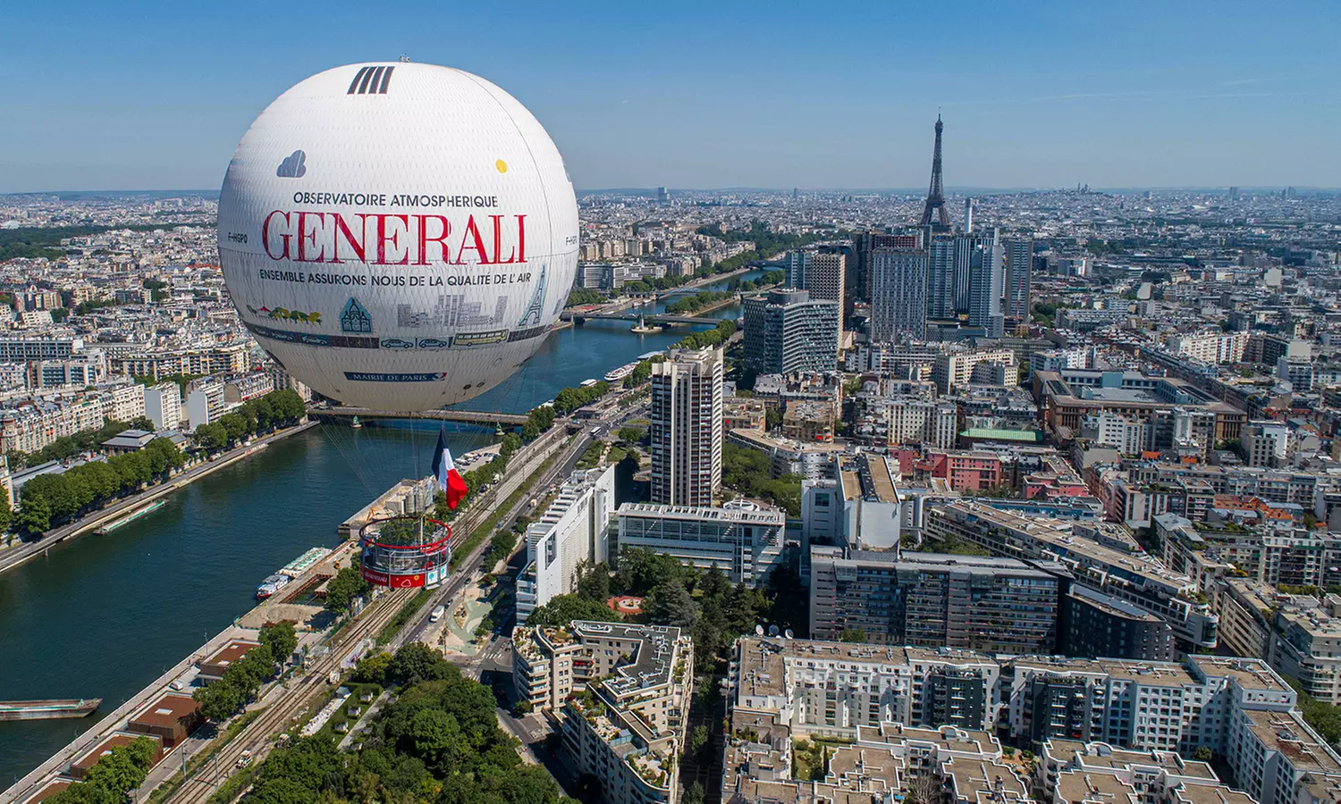 Superbe vue panoramique de Paris à bord du Ballon de Paris Generali
