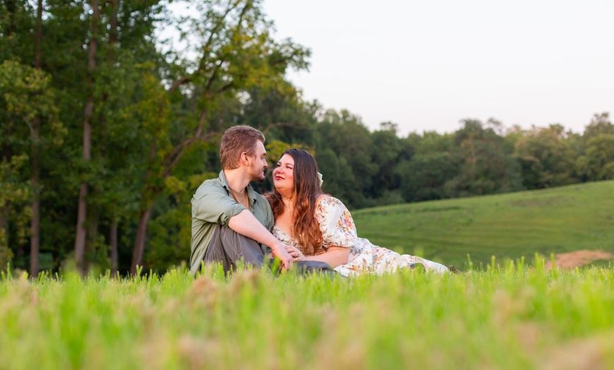 Image 8: 60, 90, or 120-Min Outdoor Photo Sessions to Capture Your Best Moments