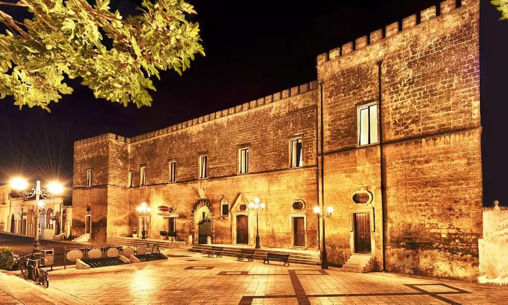 Esperienza Regale al Castello: Camera Comfort o Superior, Cena, Colazione e Spa per Due - Primary Image