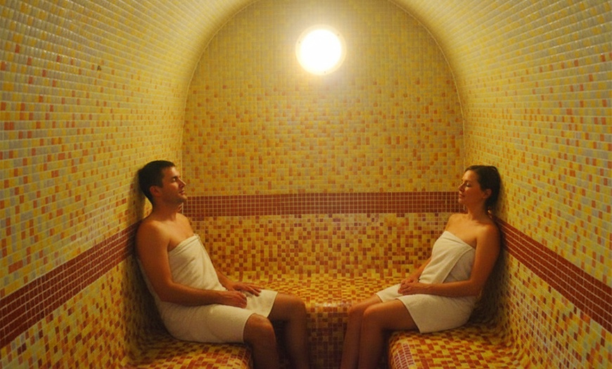 Image 1: Relájate como nunca antes con un acceso a spa o a piscina climatizada 