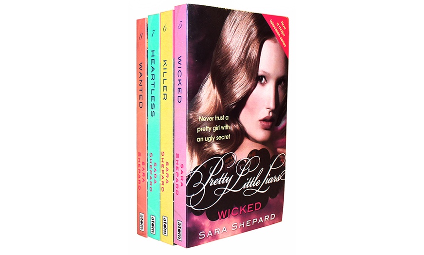 Image 6: Pretty Little Liars Books Set