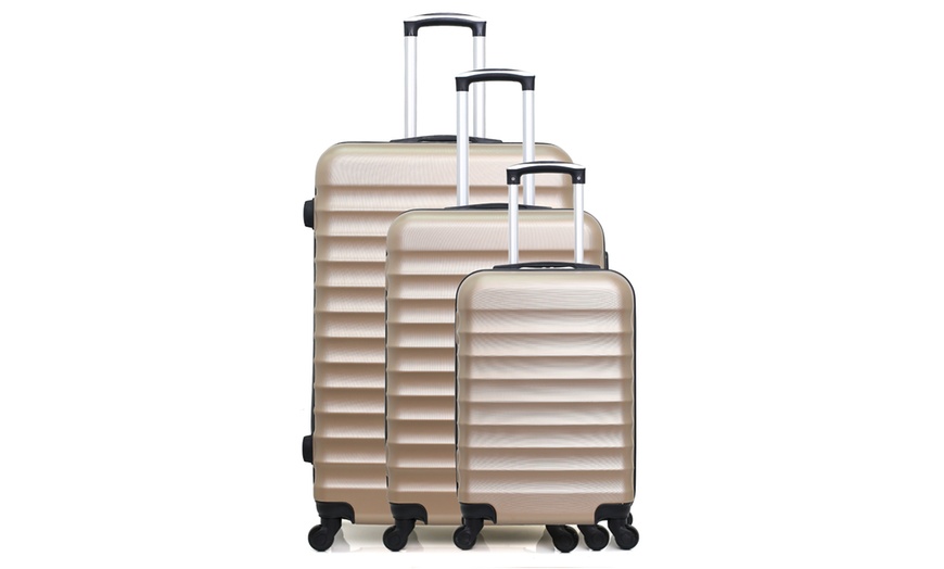 Image 16: Jakarta Set of Three Suitcases