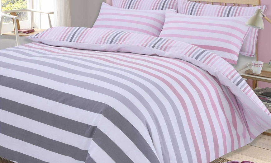 Image 1: Stripes Reversible Duvet Set