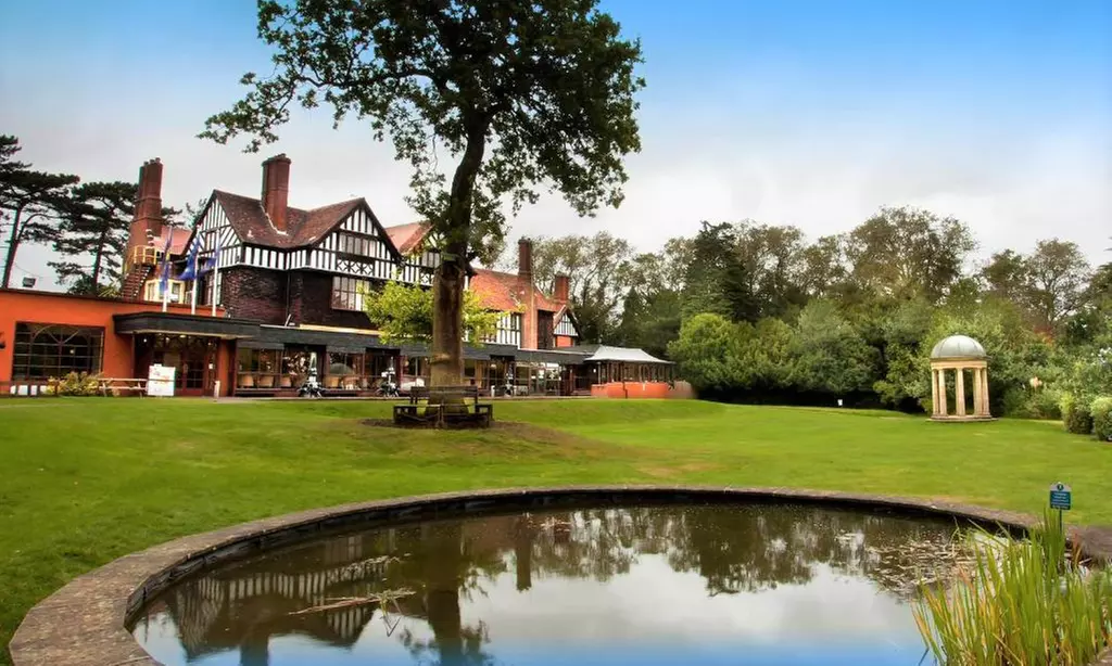 Coventry: Standard Double or Twin Room with Breakfast & Leisure Access